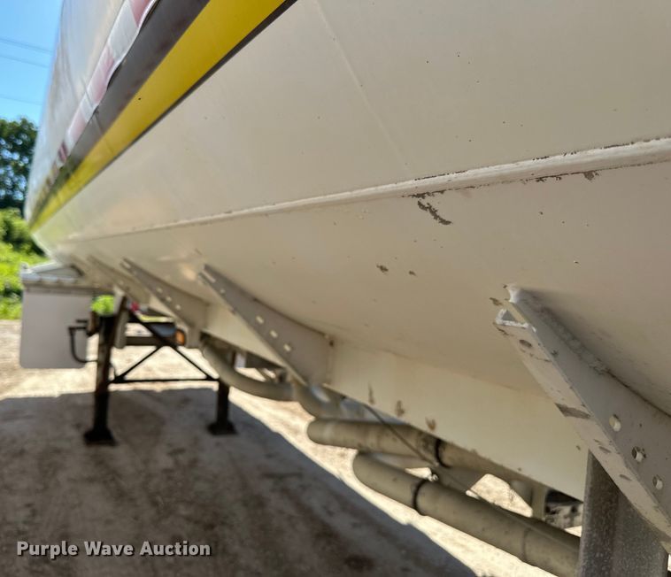 image for item DP8397 1989 Heil  tank trailer