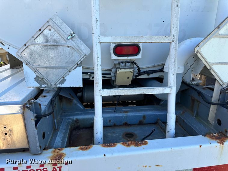 image for item DP8397 1989 Heil  tank trailer