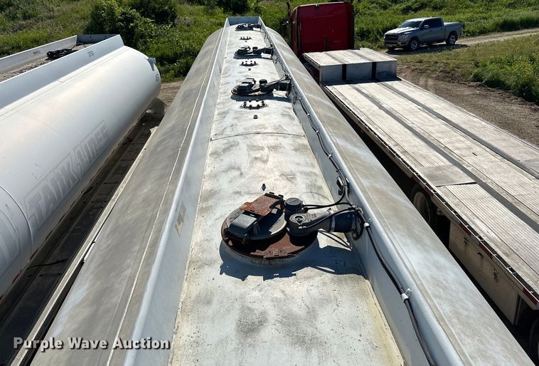 image for item DP8397 1989 Heil  tank trailer