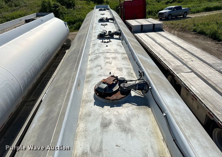 image for item DP8397 1989 Heil  tank trailer