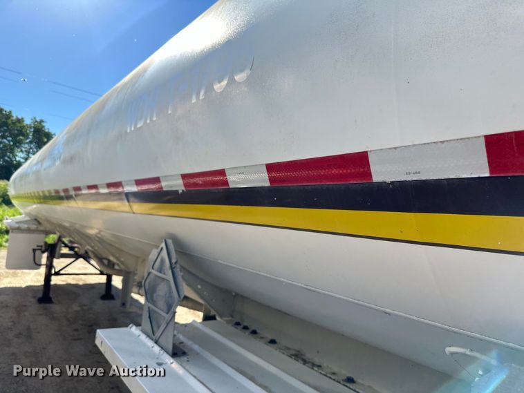 image for item DP8397 1989 Heil  tank trailer