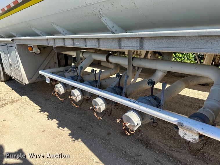 image for item DP8397 1989 Heil  tank trailer