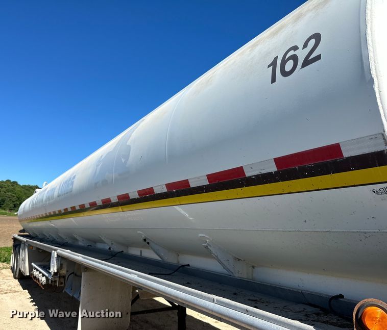 image for item DP8397 1989 Heil  tank trailer