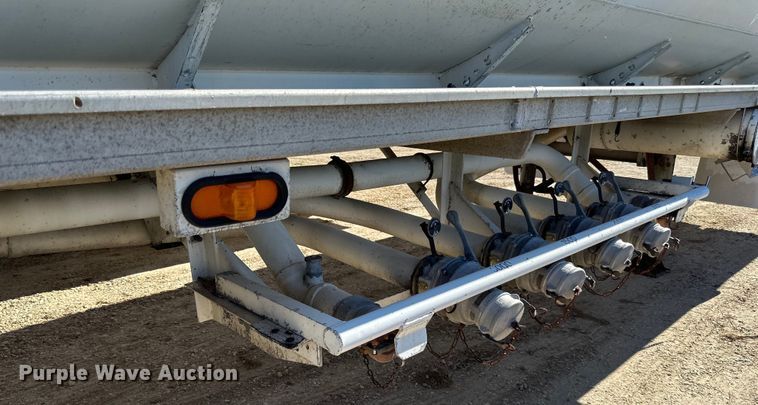 image for item DP8397 1989 Heil  tank trailer