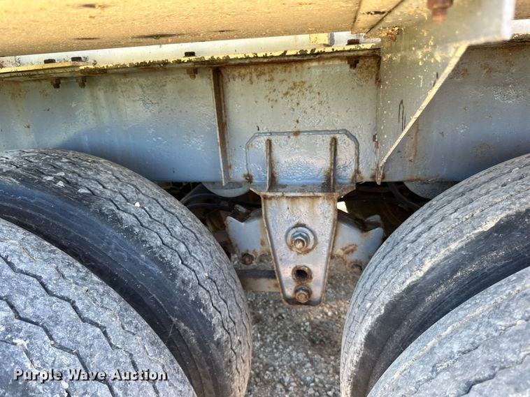 image for item DP8397 1989 Heil  tank trailer