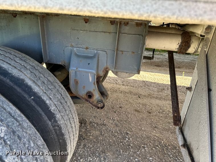 image for item DP8397 1989 Heil  tank trailer