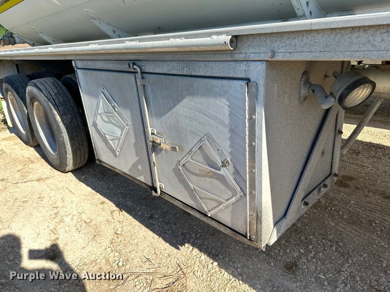 image for item DP8397 1989 Heil  tank trailer