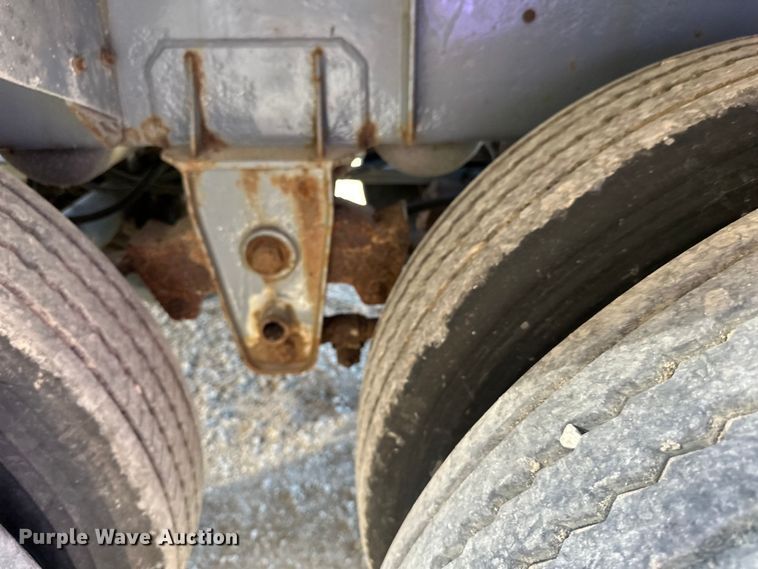 image for item DP8397 1989 Heil  tank trailer