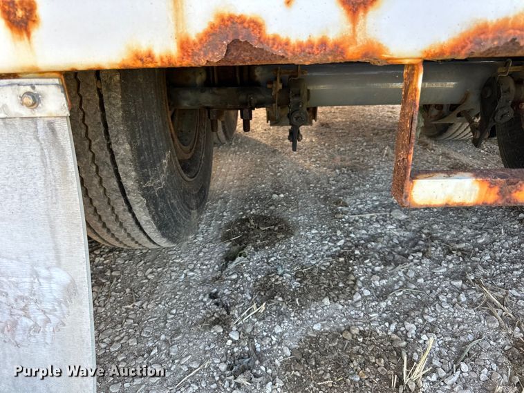 image for item DP8397 1989 Heil  tank trailer