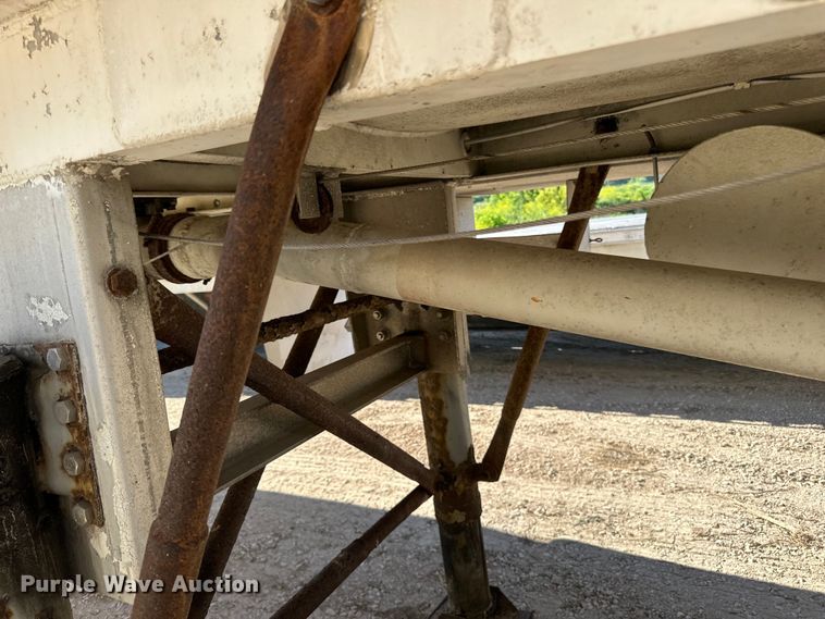 image for item DP8397 1989 Heil  tank trailer