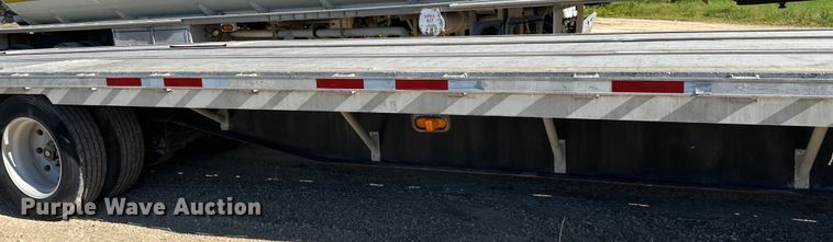 image for item DP8398 1994 Featherlite  1020 drop deck trailer