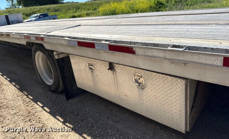image for item DP8398 1994 Featherlite  1020 drop deck trailer
