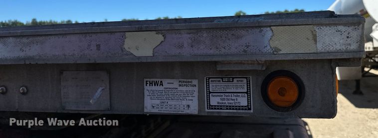 image for item DP8398 1994 Featherlite  1020 drop deck trailer