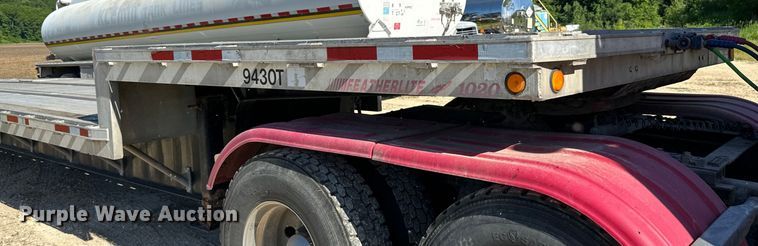 image for item DP8398 1994 Featherlite  1020 drop deck trailer