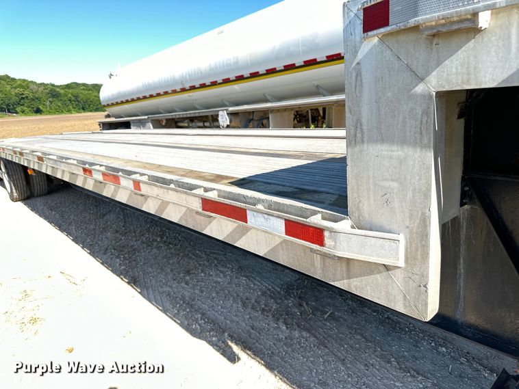 image for item DP8398 1994 Featherlite  1020 drop deck trailer