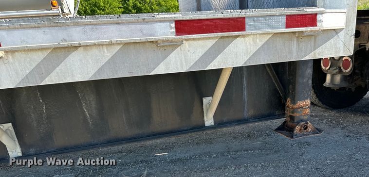 image for item DP8398 1994 Featherlite  1020 drop deck trailer