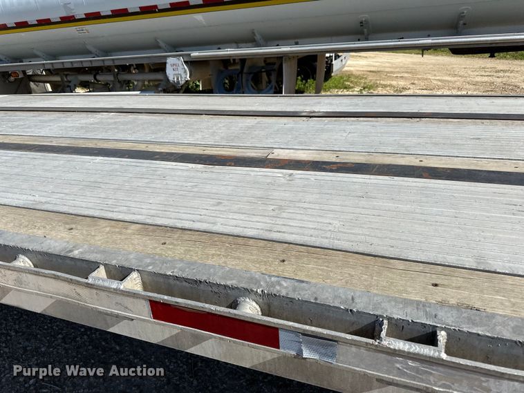 image for item DP8398 1994 Featherlite  1020 drop deck trailer