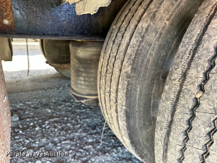 image for item DP8398 1994 Featherlite  1020 drop deck trailer