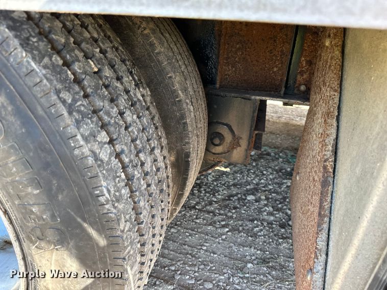 image for item DP8398 1994 Featherlite  1020 drop deck trailer