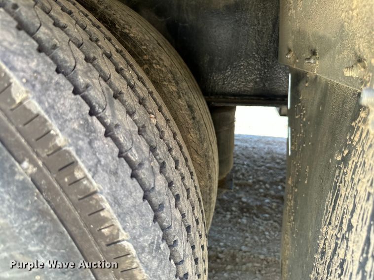 image for item DP8398 1994 Featherlite  1020 drop deck trailer