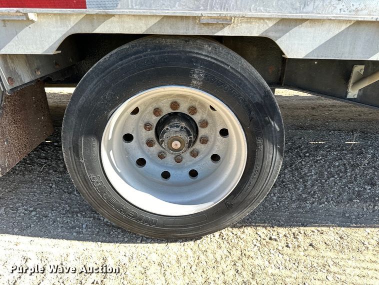 image for item DP8398 1994 Featherlite  1020 drop deck trailer