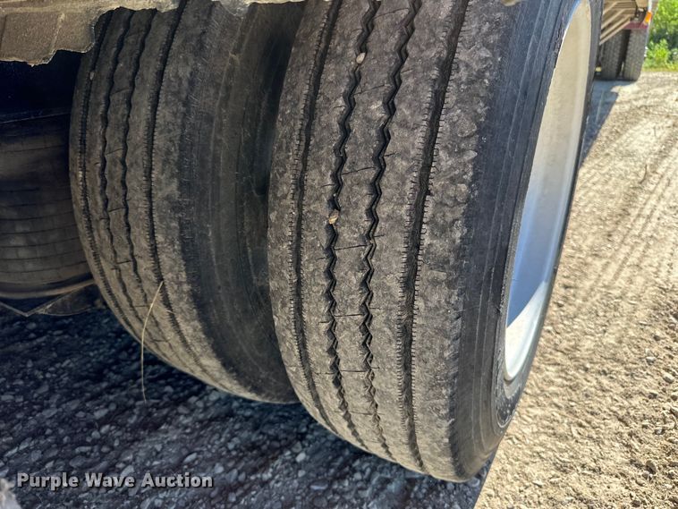 image for item DP8398 1994 Featherlite  1020 drop deck trailer