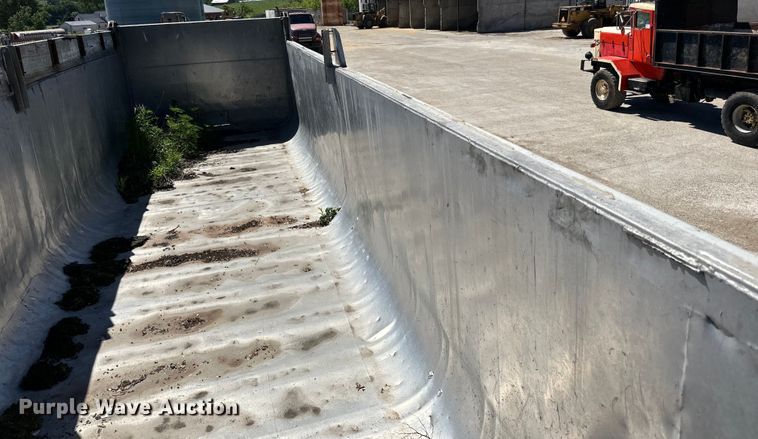 image for item DP8399 1960 Fruehauf end dump trailer