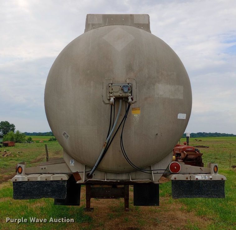 image for item DQ7210 1979 VIM tank trailer