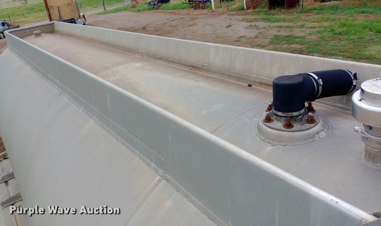 image for item DQ7210 1979 VIM tank trailer