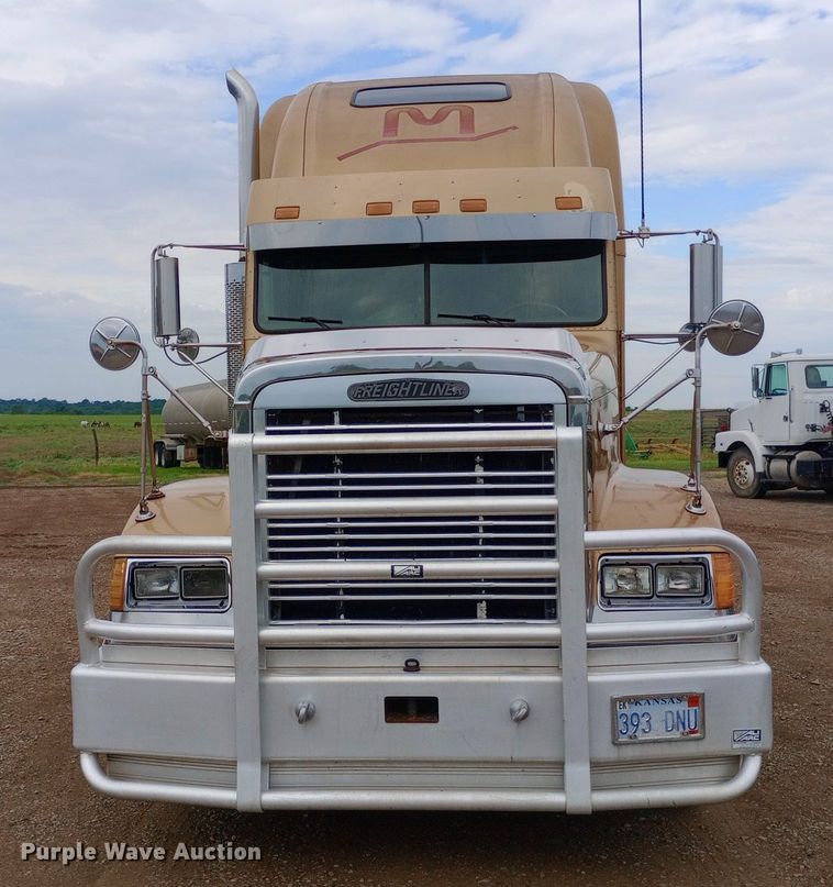 image for item DQ7211 2000 Freightliner  FLD semi truck
