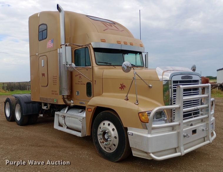 image for item DQ7211 2000 Freightliner  FLD semi truck