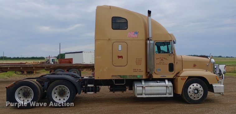 image for item DQ7211 2000 Freightliner  FLD semi truck