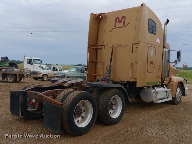 image for item DQ7211 2000 Freightliner  FLD semi truck