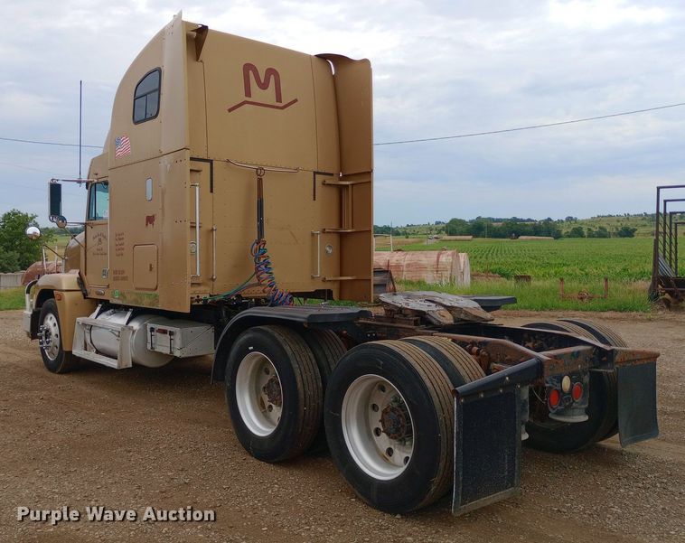 image for item DQ7211 2000 Freightliner  FLD semi truck