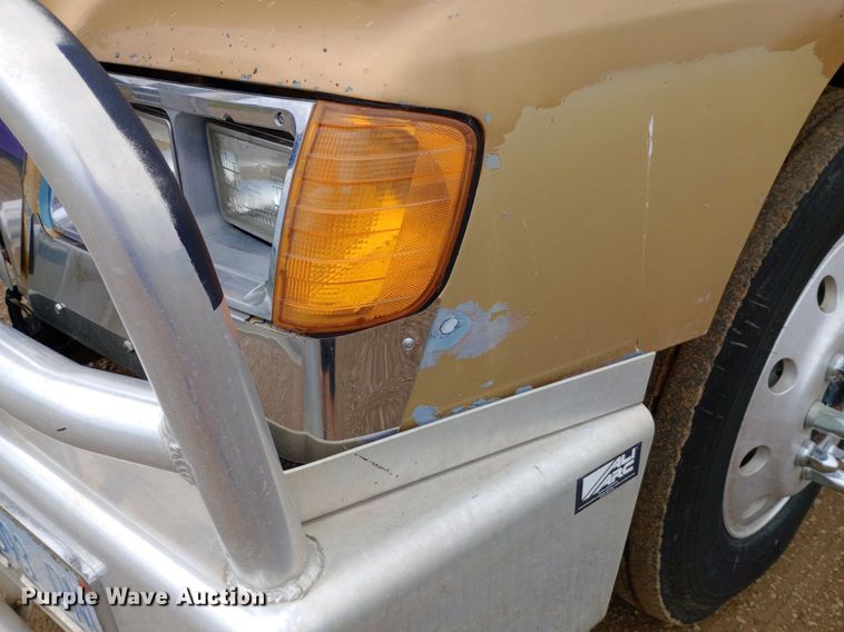 image for item DQ7211 2000 Freightliner  FLD semi truck