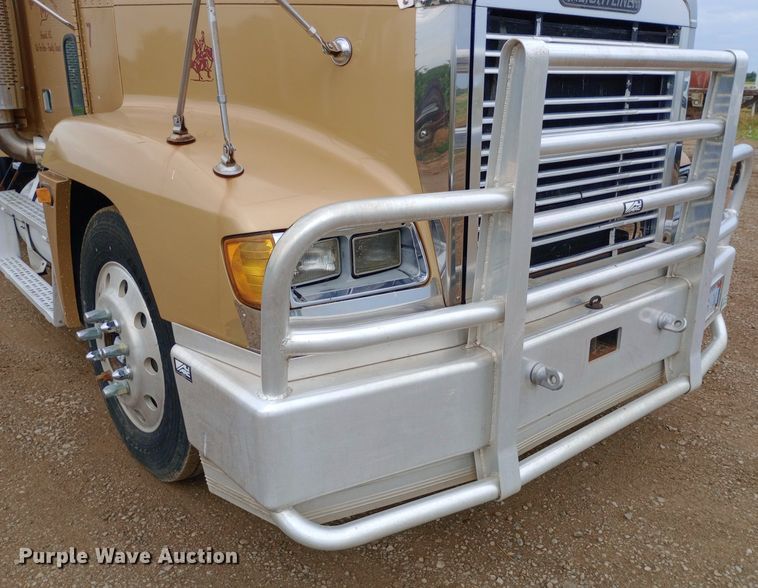 image for item DQ7211 2000 Freightliner  FLD semi truck