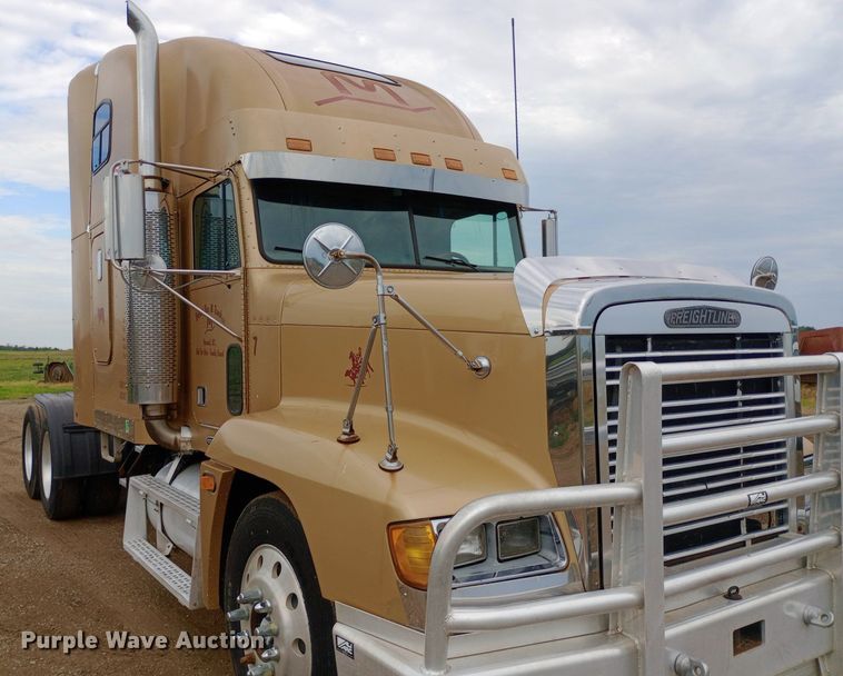 image for item DQ7211 2000 Freightliner  FLD semi truck