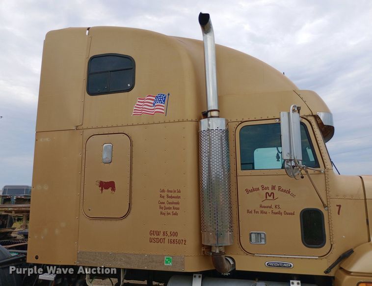 image for item DQ7211 2000 Freightliner  FLD semi truck