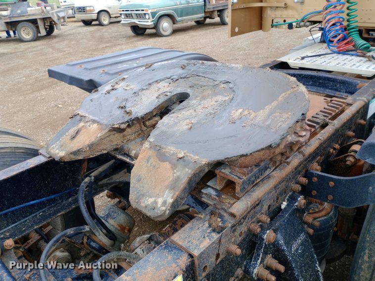 image for item DQ7211 2000 Freightliner  FLD semi truck