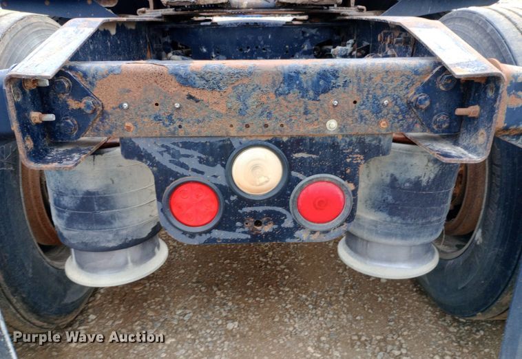 image for item DQ7211 2000 Freightliner  FLD semi truck