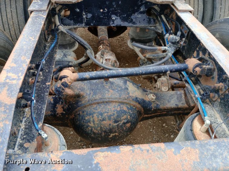 image for item DQ7211 2000 Freightliner  FLD semi truck