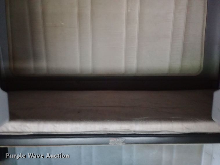 image for item DQ7211 2000 Freightliner  FLD semi truck