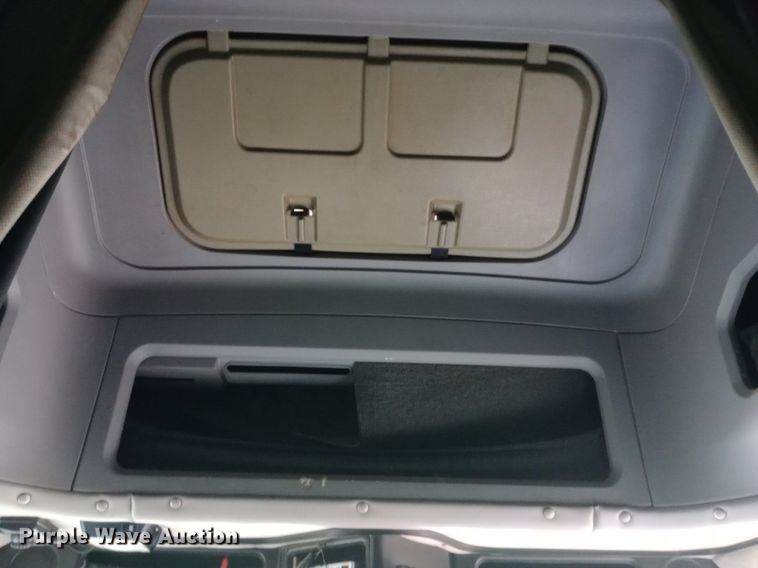 image for item DQ7211 2000 Freightliner  FLD semi truck