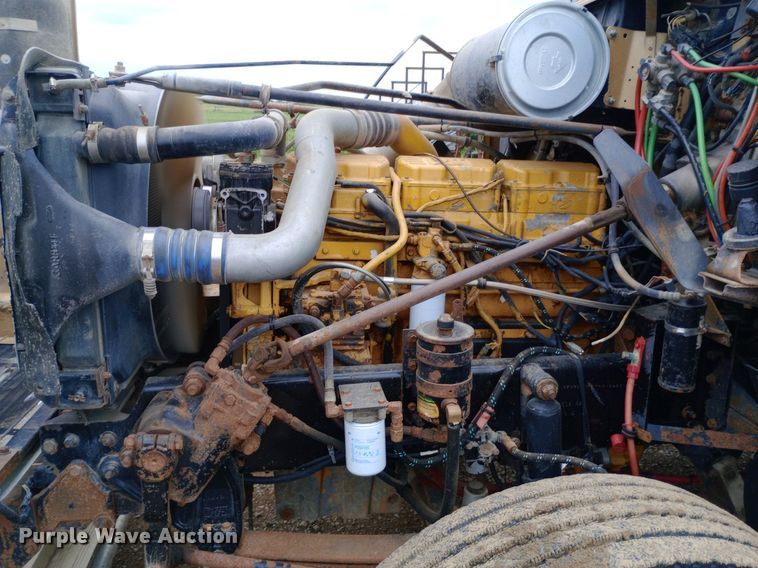 image for item DQ7211 2000 Freightliner  FLD semi truck