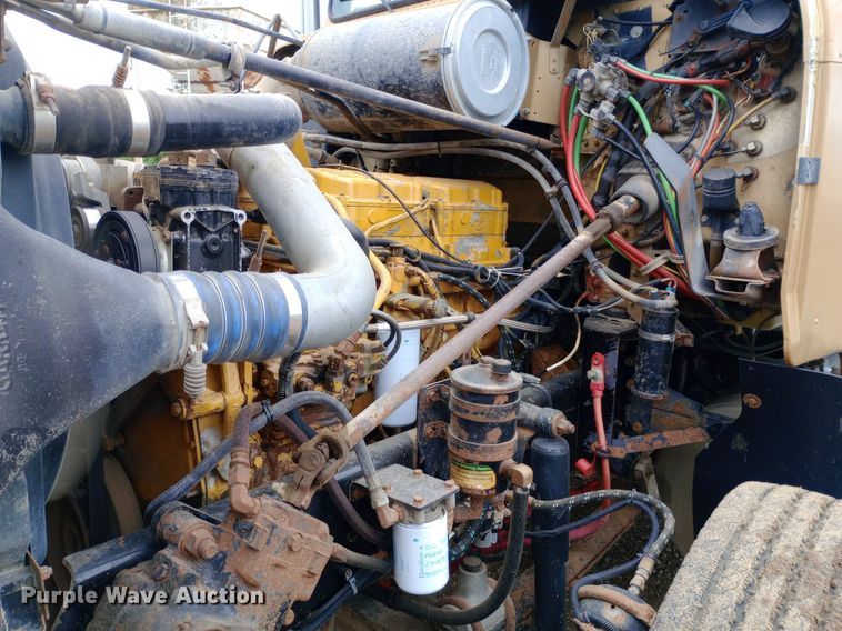 image for item DQ7211 2000 Freightliner  FLD semi truck