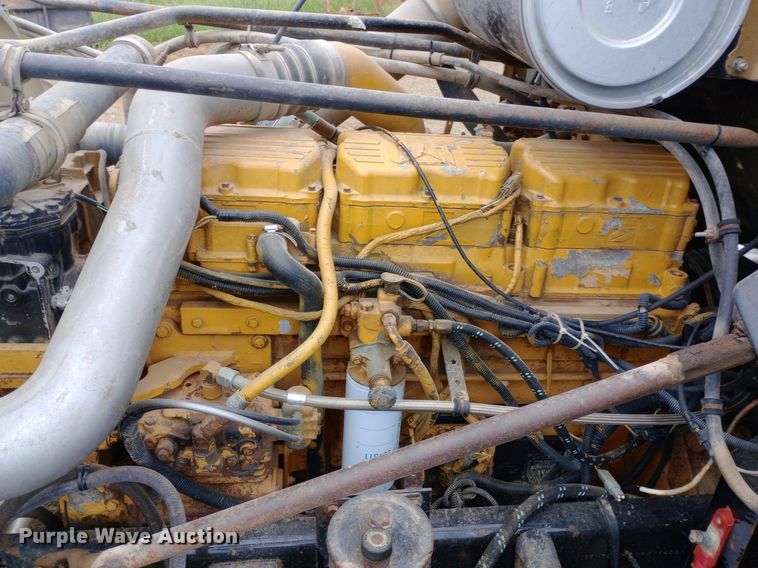 image for item DQ7211 2000 Freightliner  FLD semi truck