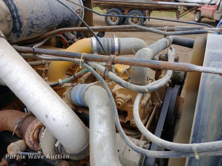 image for item DQ7211 2000 Freightliner  FLD semi truck