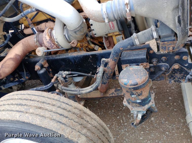 image for item DQ7211 2000 Freightliner  FLD semi truck