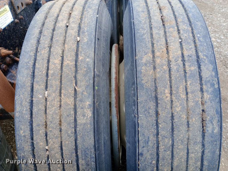 image for item DQ7211 2000 Freightliner  FLD semi truck