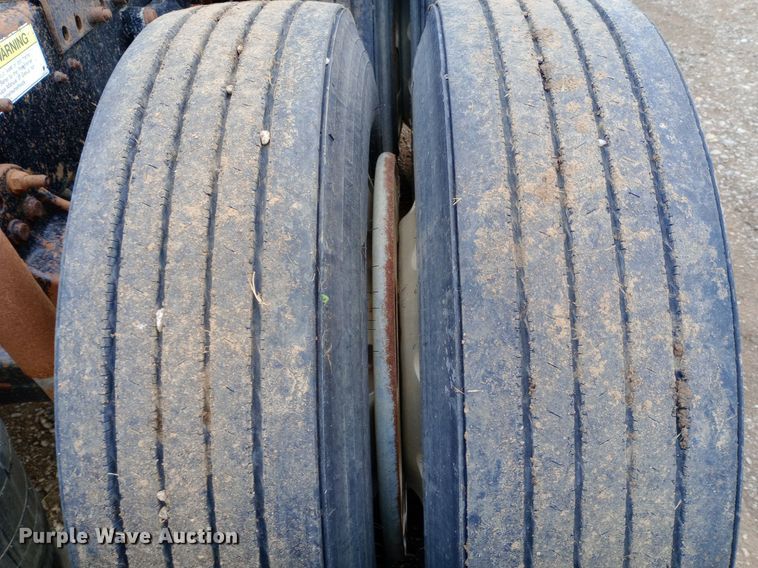 image for item DQ7211 2000 Freightliner  FLD semi truck